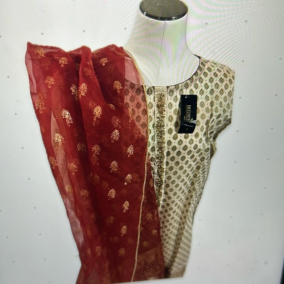 Kurta kameez red Duppatta off-white gold red silk type fabric. Size L. New - Picture 4 of 16